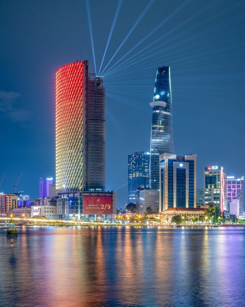 Bitexco Financial Tower - neboder u Ho Ši Min-u visok 262 metra