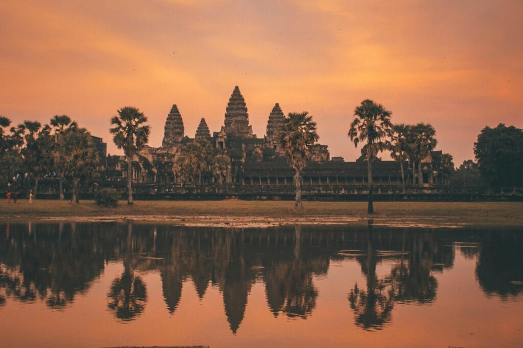 Biciklom kroz Angkor Wat u izlazak sunca