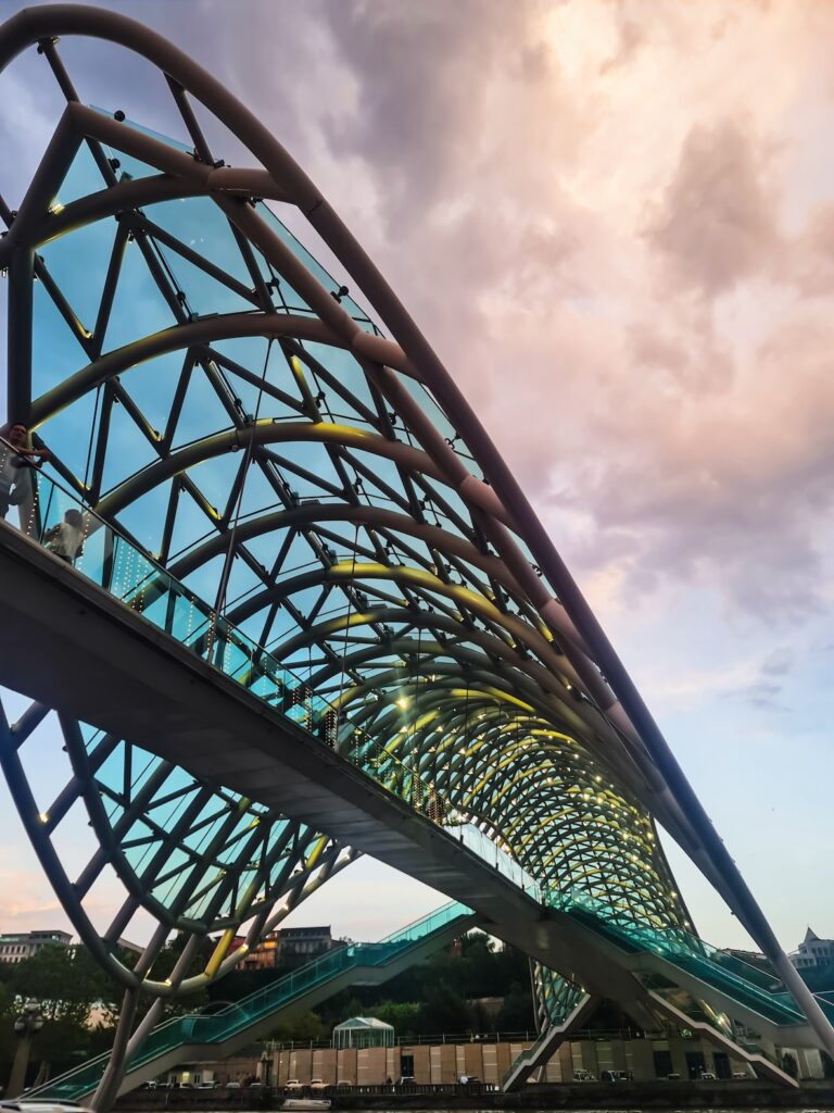 Bridge of peace (Most mira) je mesto koje morate posetiti u Tbilisiju