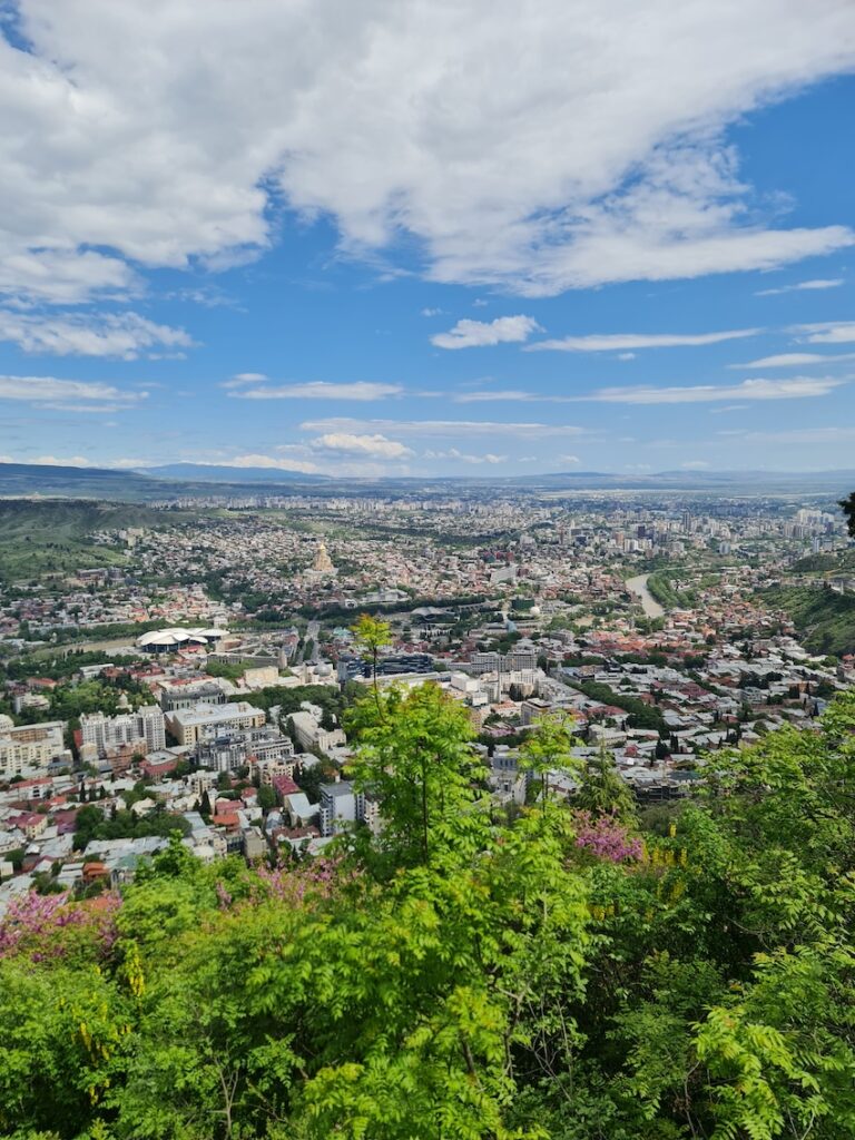 Pogled na Tbilisi sa Mtatsminda parka