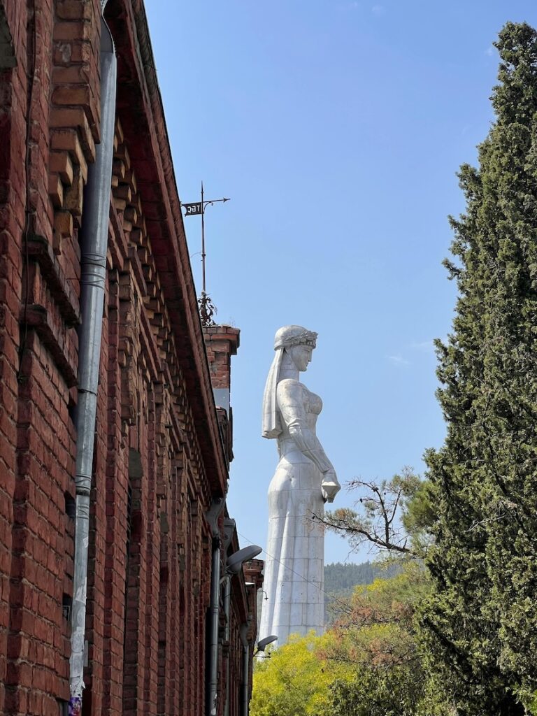 Mother of Georgia spomenik iznad Tbilisija