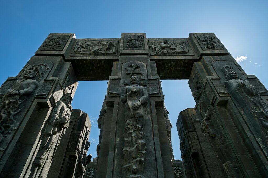 Chronicles of Georgia - istorijski spomenik i mesto koje morate posetiti u Tbilisiju